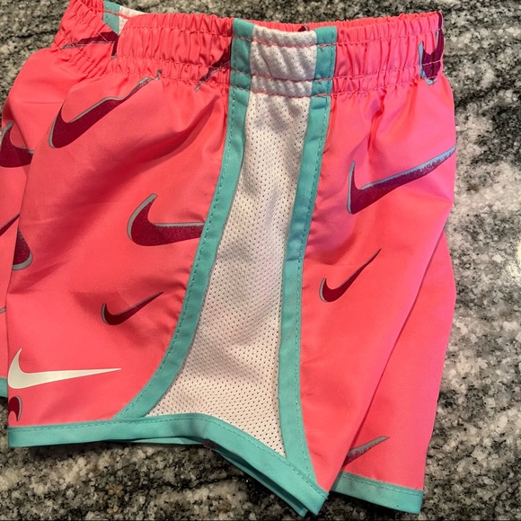 Girls Nike shorts - Picture 4 of 4